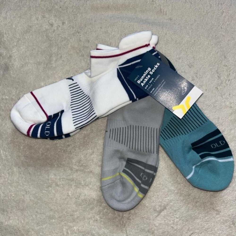Old Navy running ankle socks, Size 7-10
